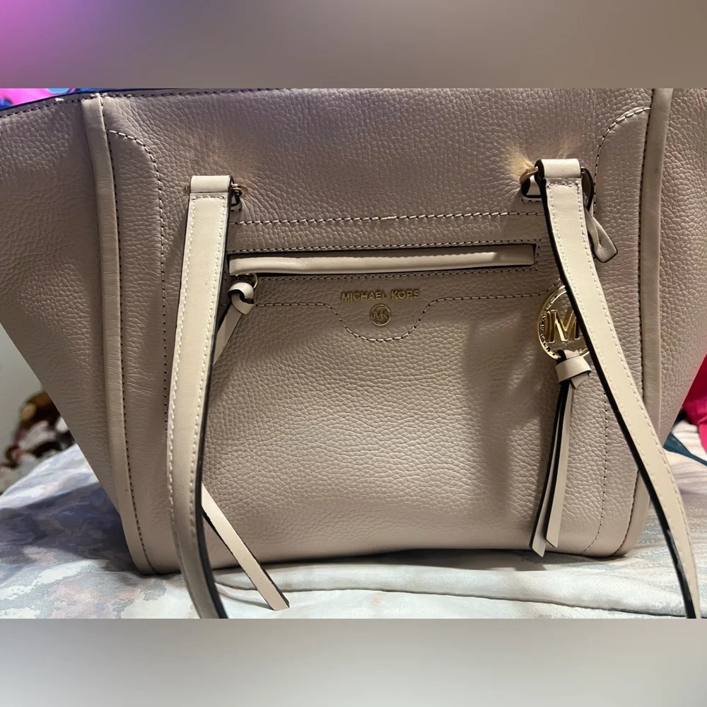Michael Kors - Picture 1 of 5
